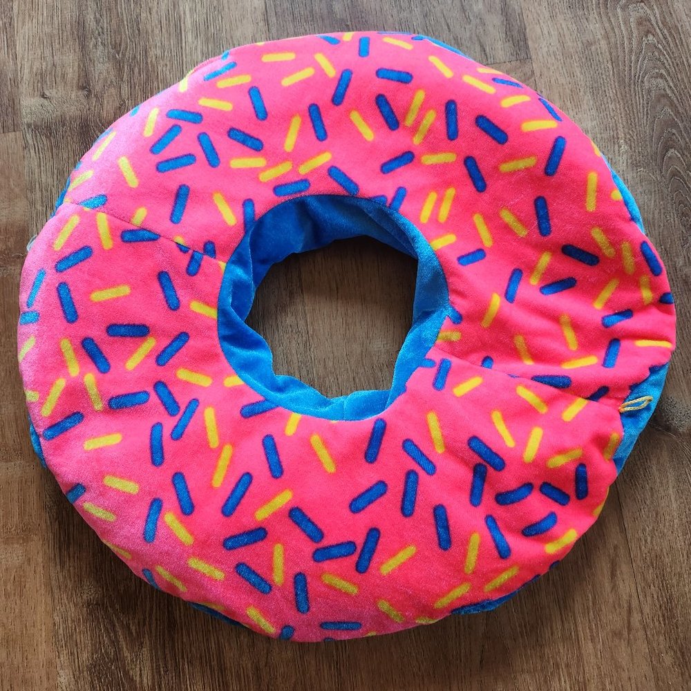 Donut Throw pillow